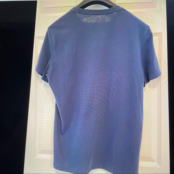 Guess T-shirt. - Picture 3 of 3